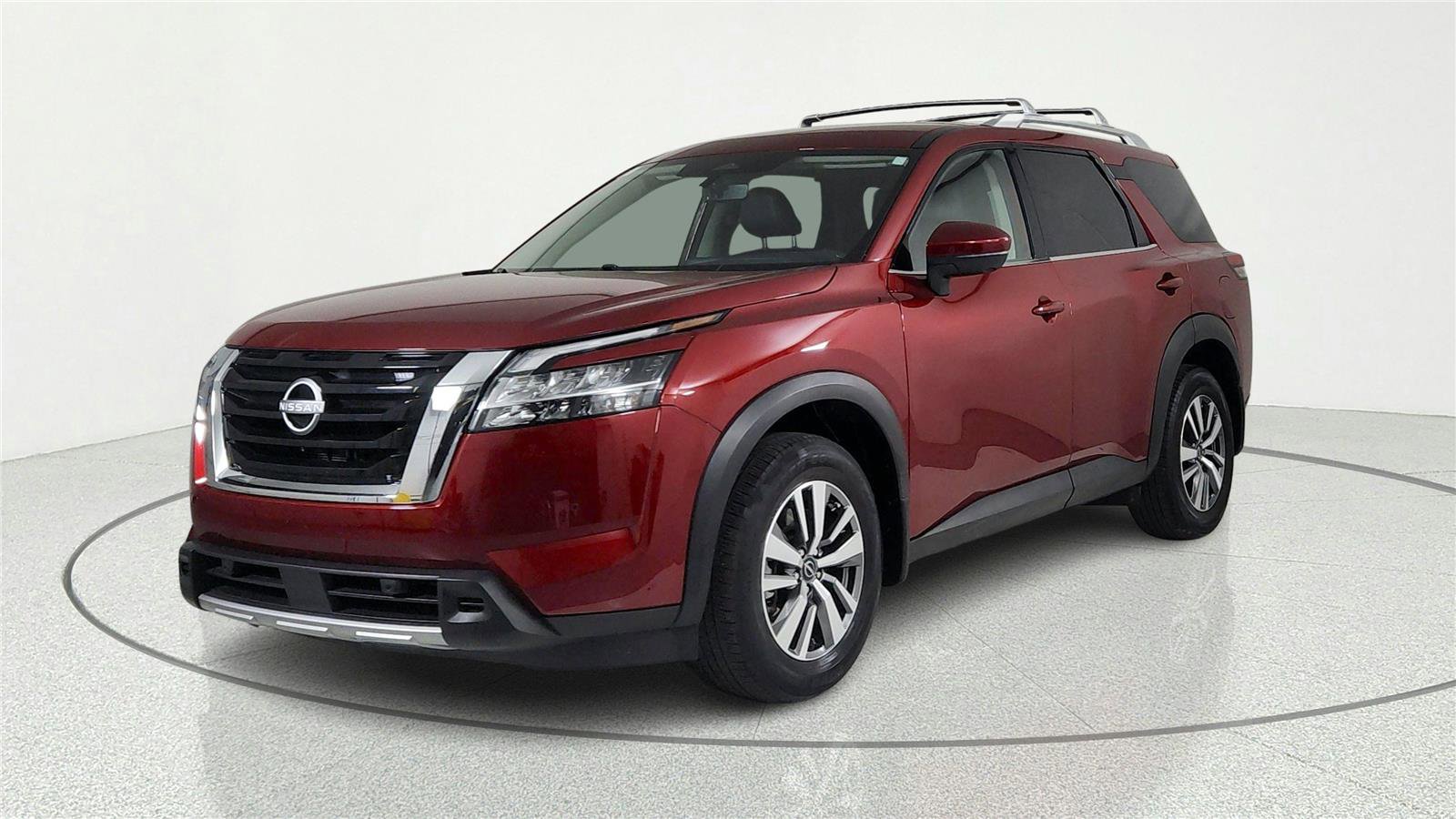 Used 2023 Nissan Pathfinder SL AWD/4WD image 2