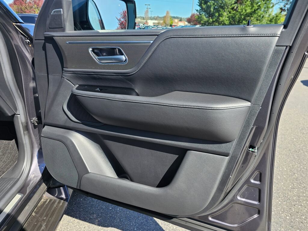 New 2025 INFINITI QX80 Pure image 4