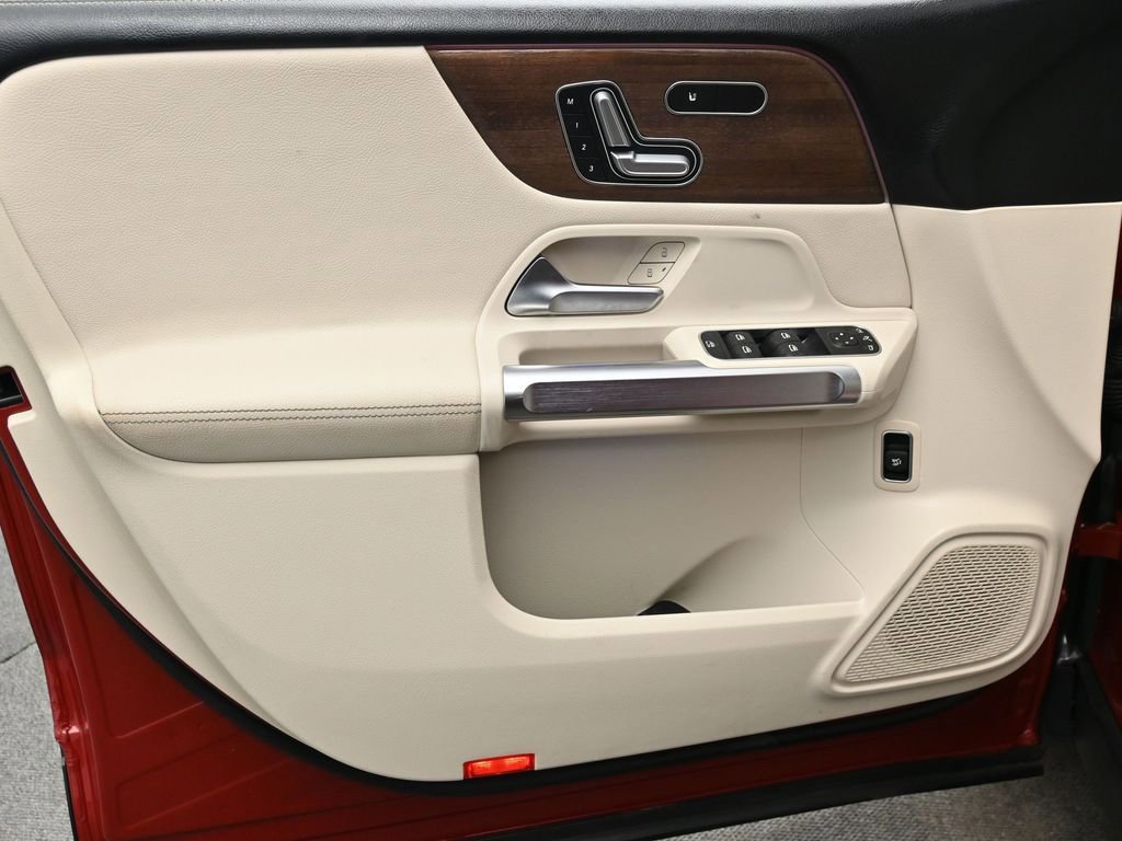 Used 2020 Mercedes-Benz GLB 250 w/ Premium Package image 10