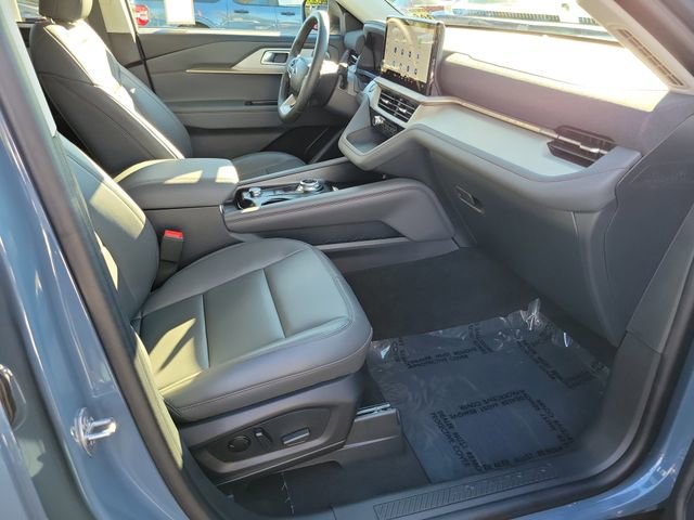 Used 2025 Ford Explorer Active w/ Active Comfort Package RWD image 17