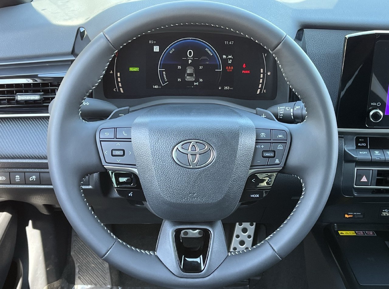 Used 2026 Toyota Camry SE w/ Convenience Package FWD image 11