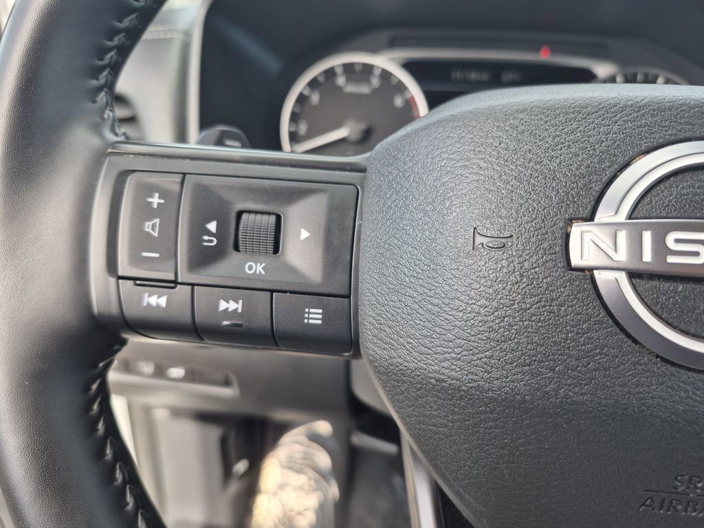 Used 2025 Nissan Rogue SV AWD/4WD image 19