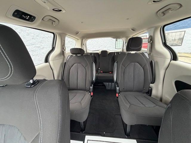 Used 2022 Chrysler Voyager LX FWD image 25