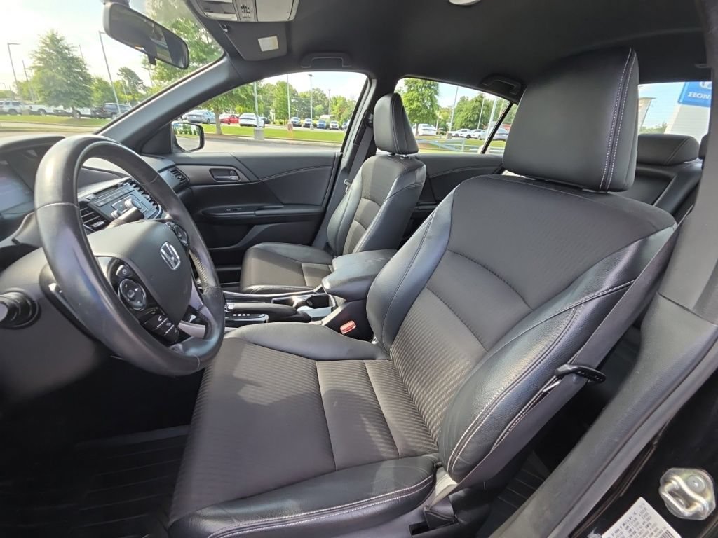 Used 2017 Honda Accord Sport image 15