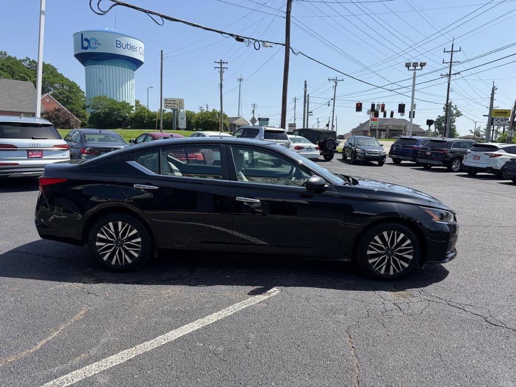 Used 2025 Nissan Altima 2.5 SV FWD image 5