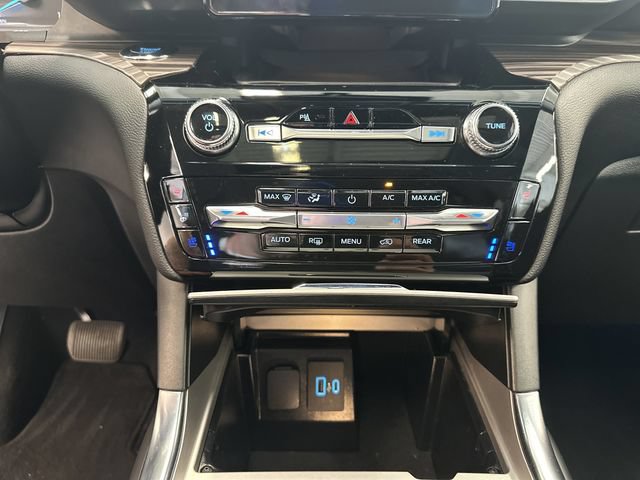 Used 2024 Ford Explorer Limited AWD/4WD image 34