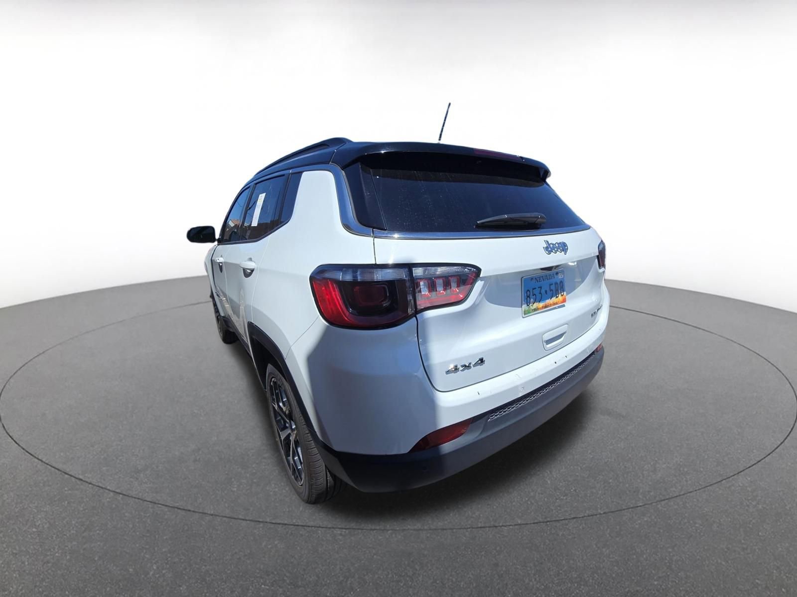 Used 2025 Jeep Compass Limited AWD/4WD image 6