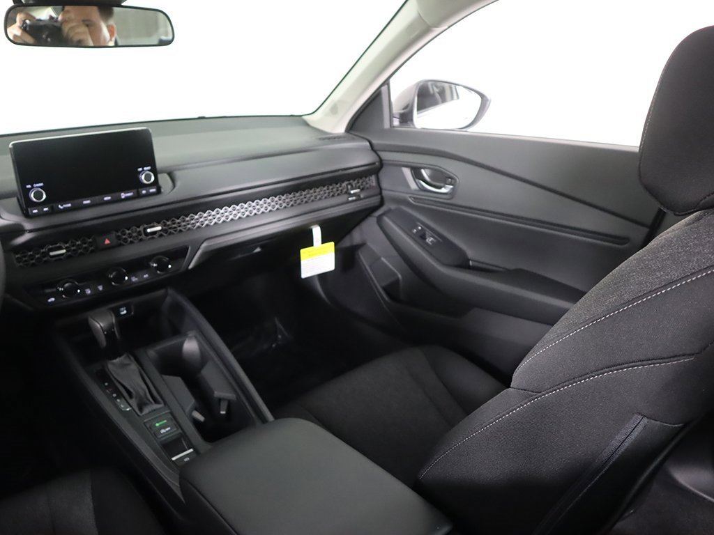 Certified 2025 Honda Accord SE image 34
