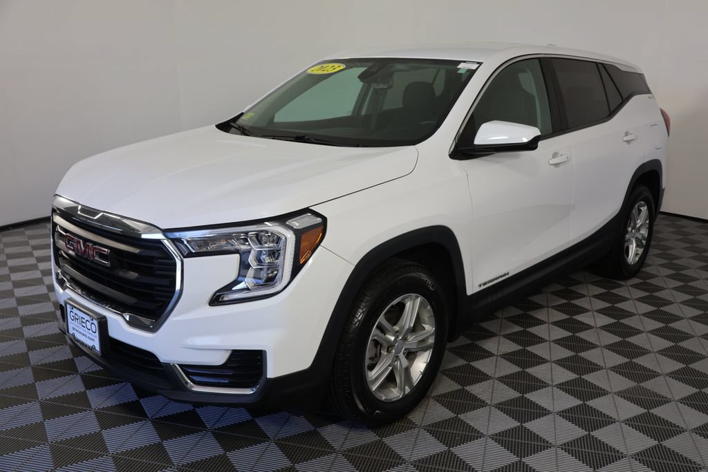 Used 2023 GMC Terrain SLE FWD image 4