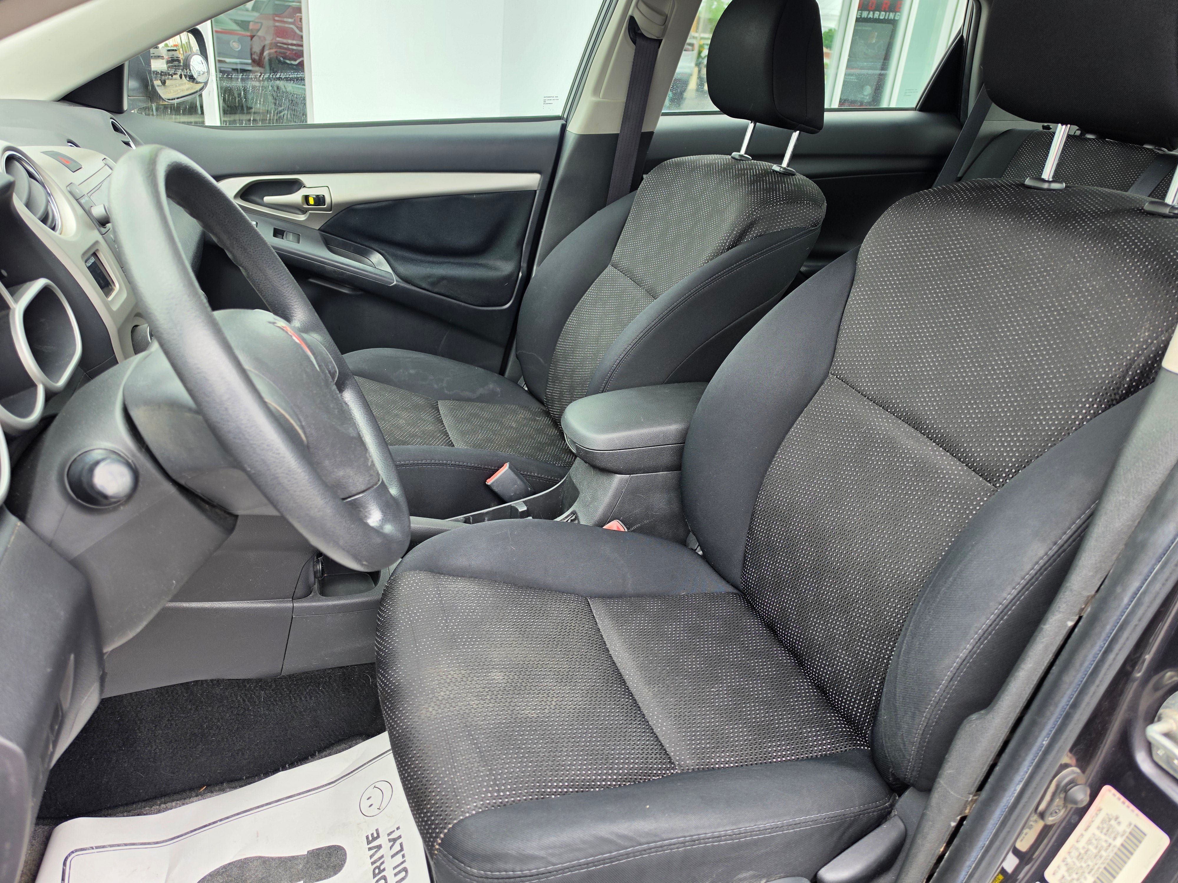 Used 2009 Pontiac Vibe w/ Preferred Package FWD image 9