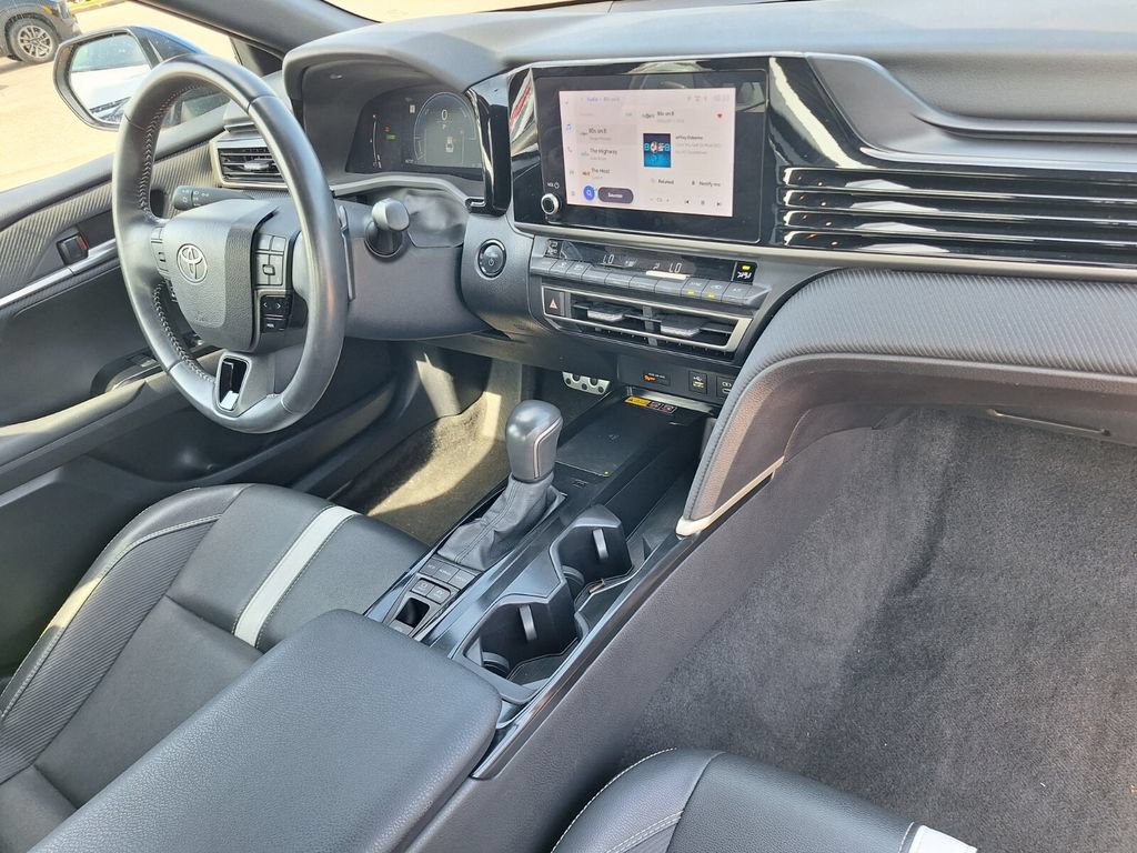 Used 2025 Toyota Camry SE FWD image 25