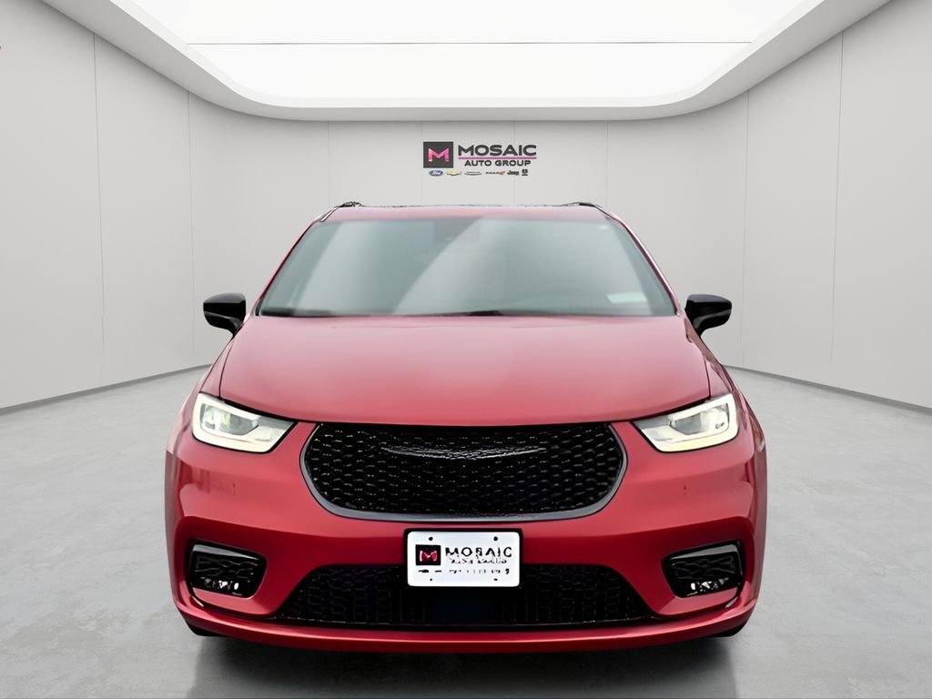 New 2026 Chrysler Pacifica Limited w/ Uconnect Theater Family Group image 2