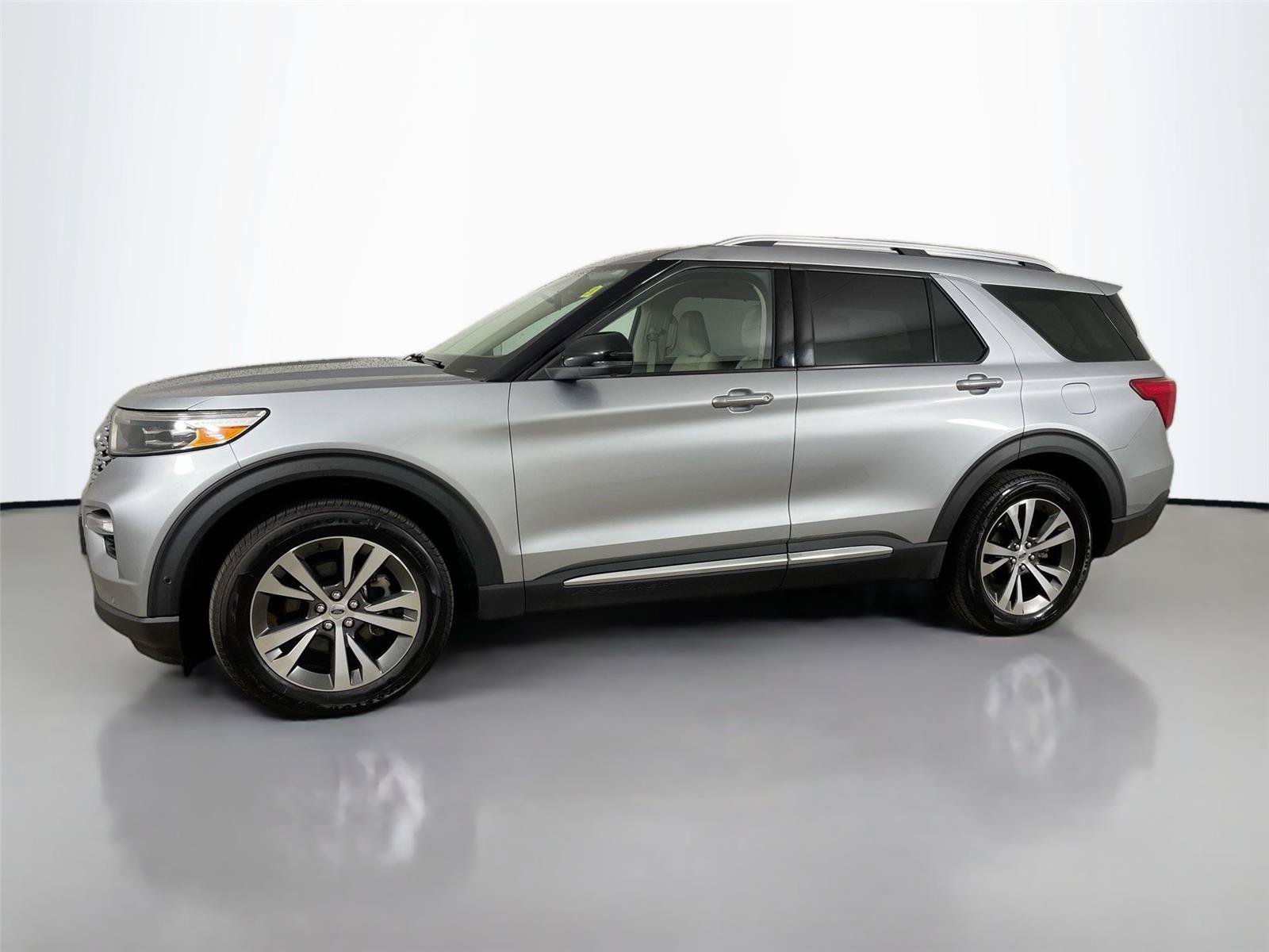 Used 2020 Ford Explorer Platinum w/ Premium Technology Package AWD/4WD image 8