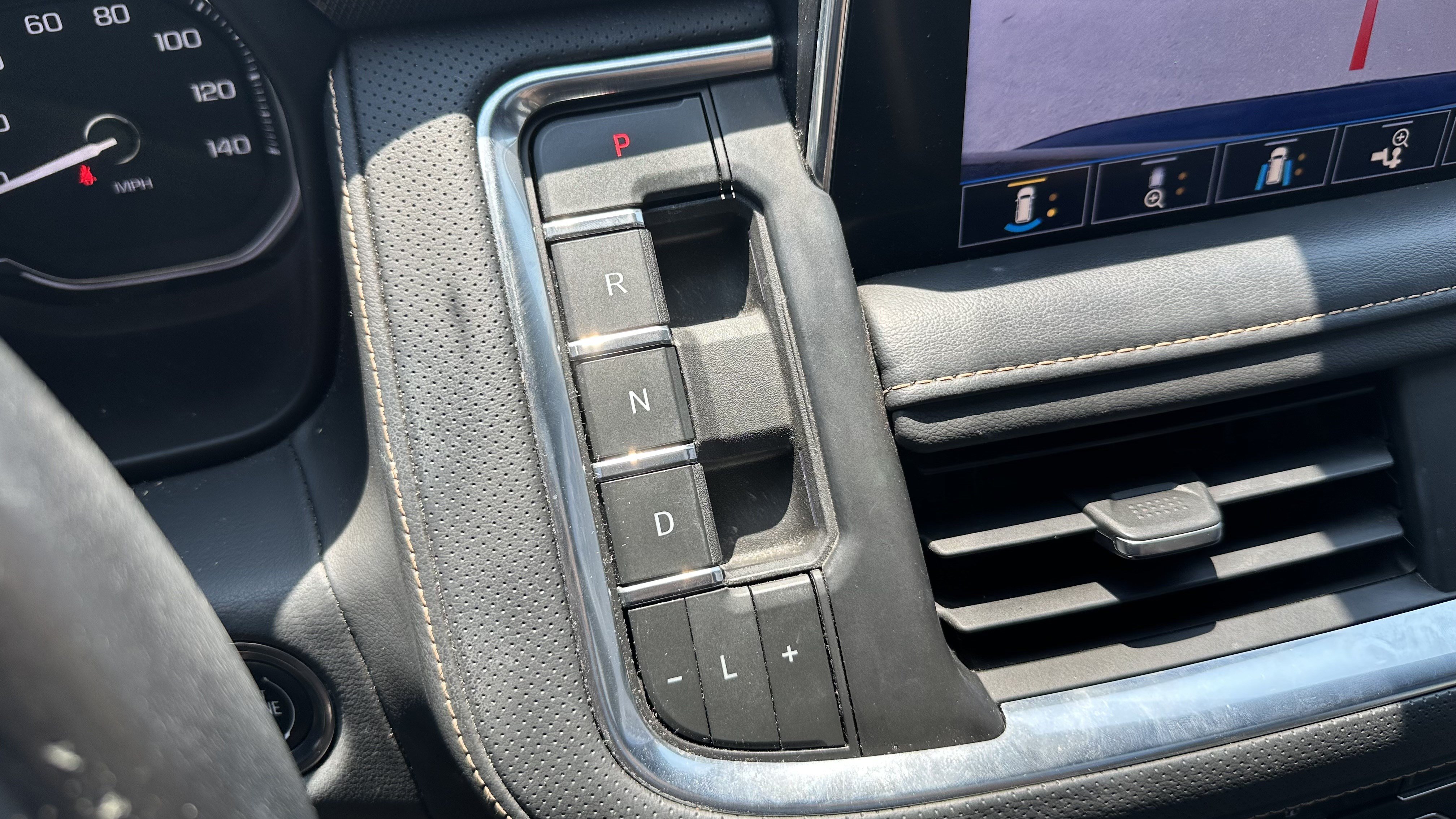 Used 2021 GMC Yukon AT4 w/ AT4 Premium Package AWD/4WD image 27