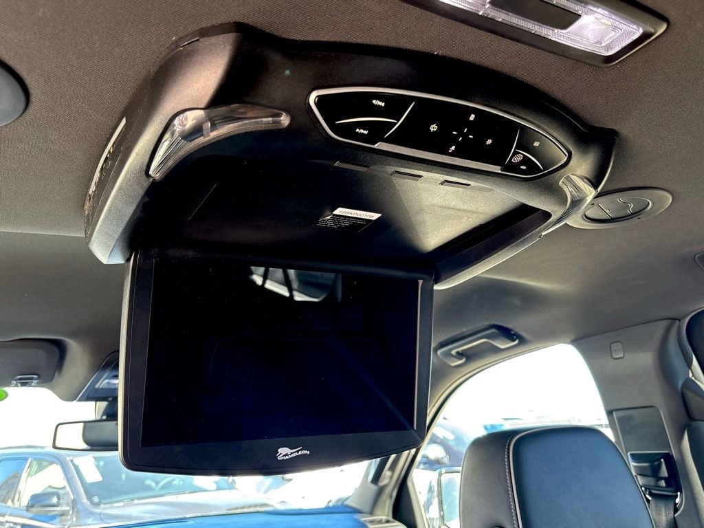 Used 2021 Chevrolet Suburban Premier image 11