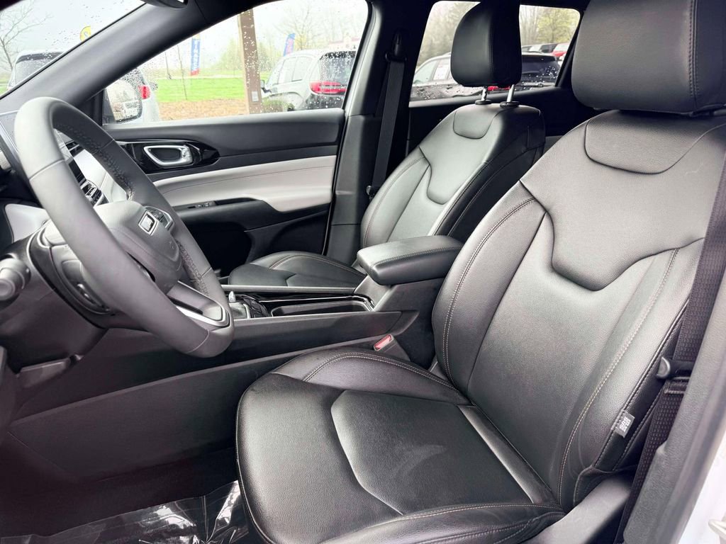 Used 2024 Jeep Compass Limited AWD/4WD image 14
