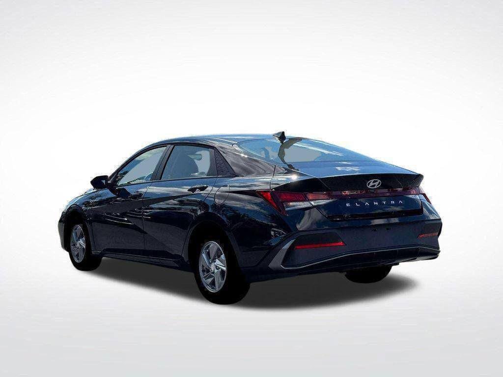New 2026 Hyundai Elantra SE w/ Cargo Package FWD image 5