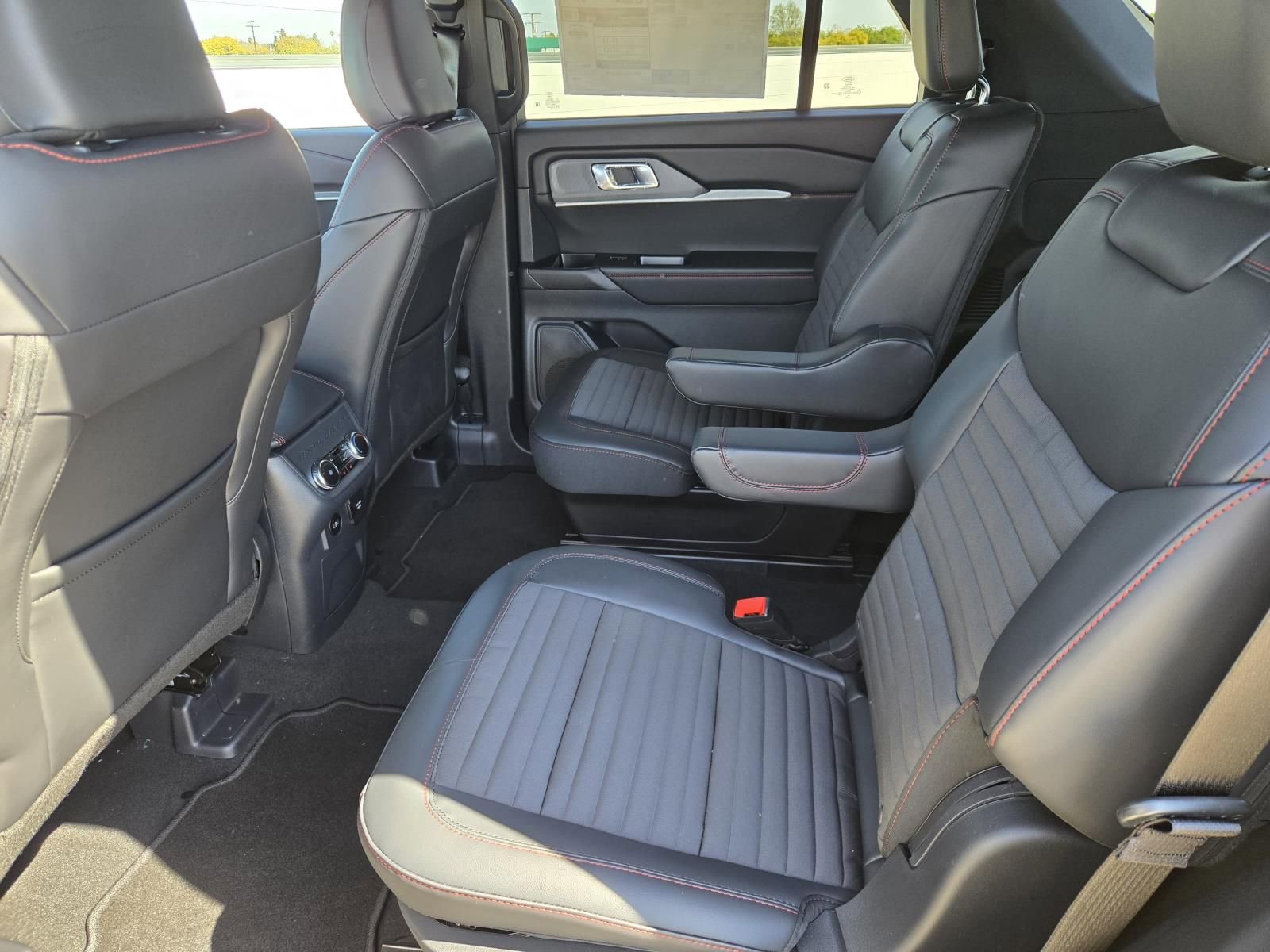 New 2026 Ford Explorer ST-Line w/ ST-Line Street Pack image 28