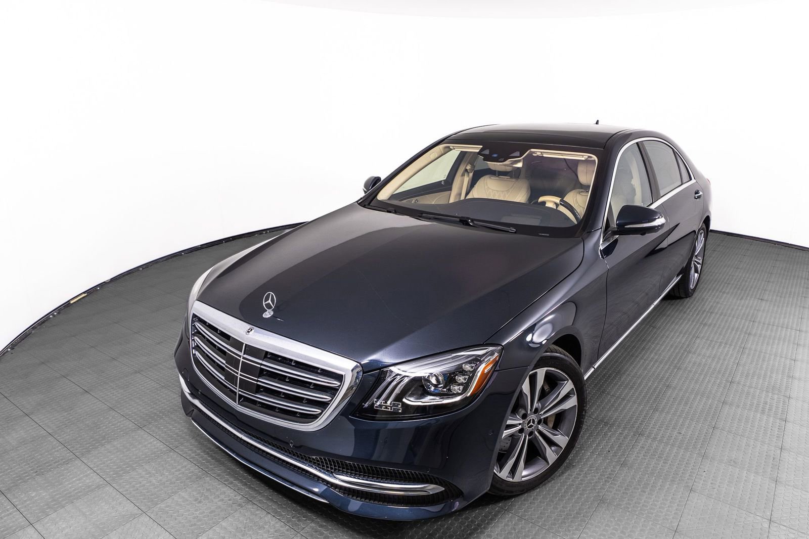 Used 2018 Mercedes-Benz S 560 Sedan image 2