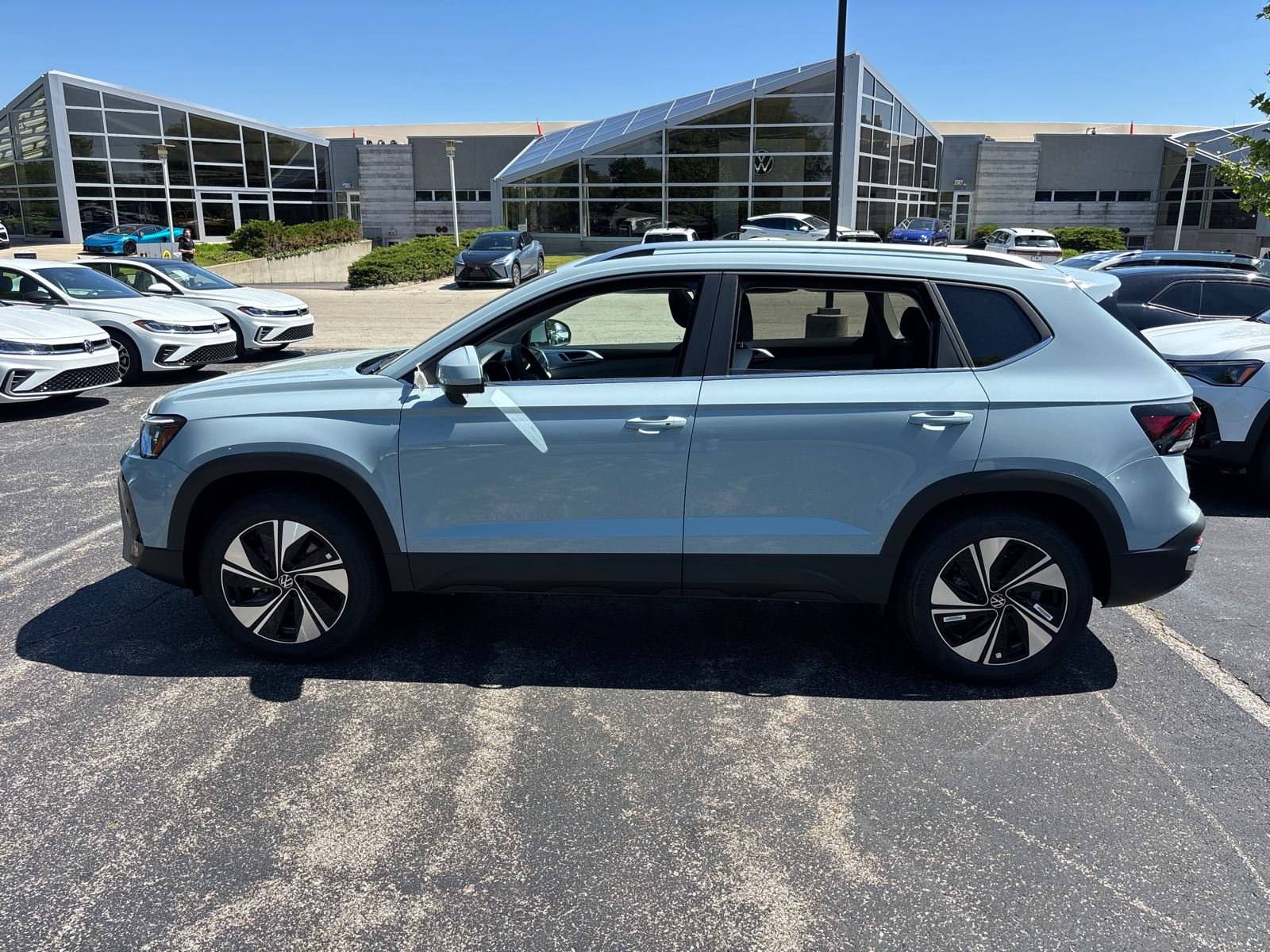 New 2026 Volkswagen Taos SE AWD/4WD image 8