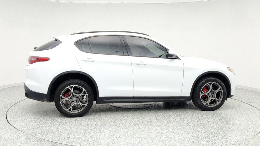 Used 2022 Alfa Romeo Stelvio Sprint image 4