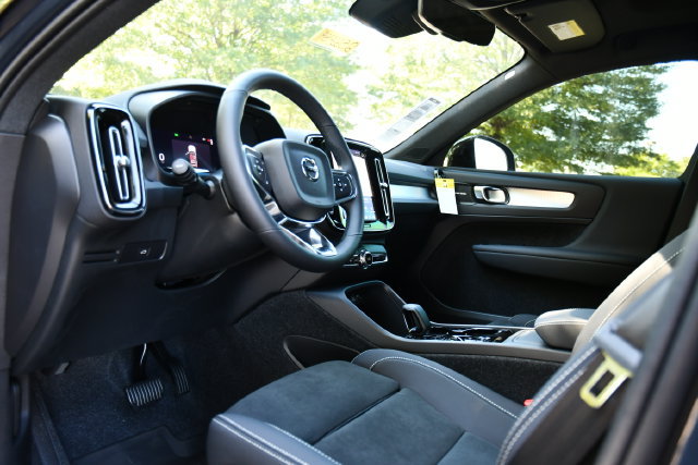 New 2026 Volvo XC40 B5 Ultra w/ Protection Package Premier AWD/4WD image 14