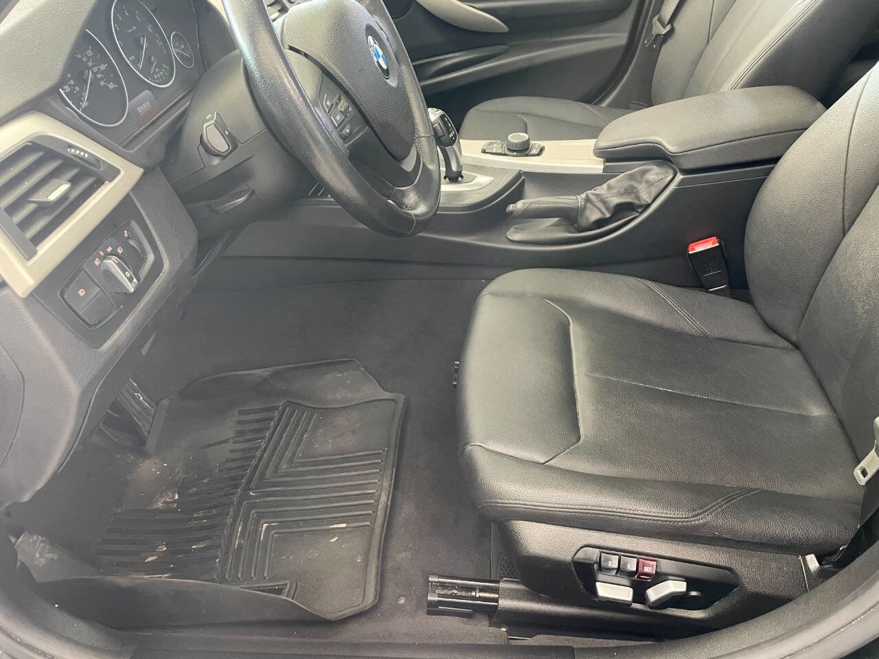 Used 2017 BMW 320i xDrive Sedan image 15