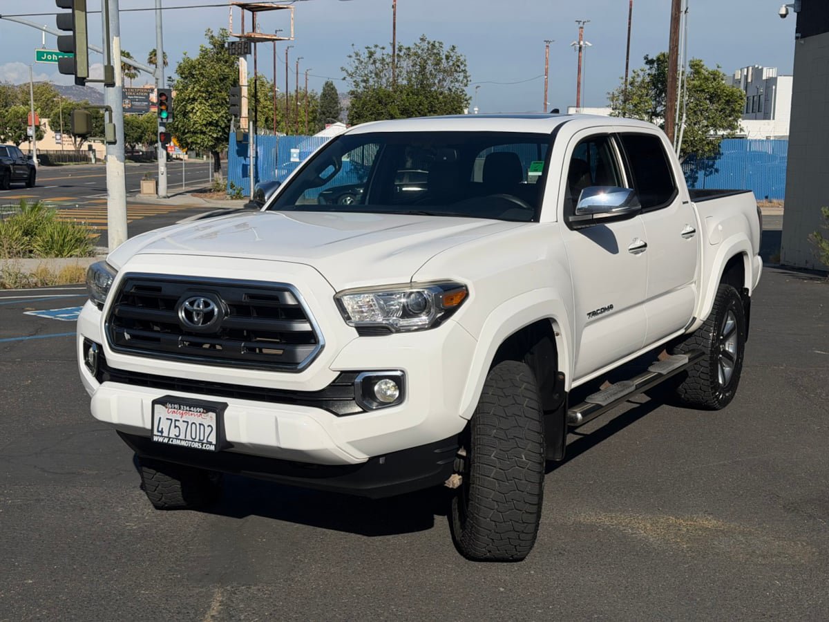 Used 2017 Toyota Tacoma Limited AWD/4WD image 5