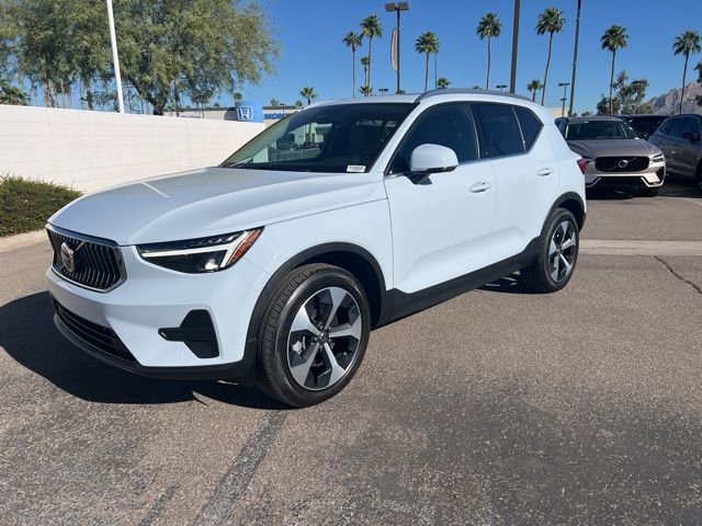 New 2025 Volvo XC40 B5 Core w/ Climate Package image 2