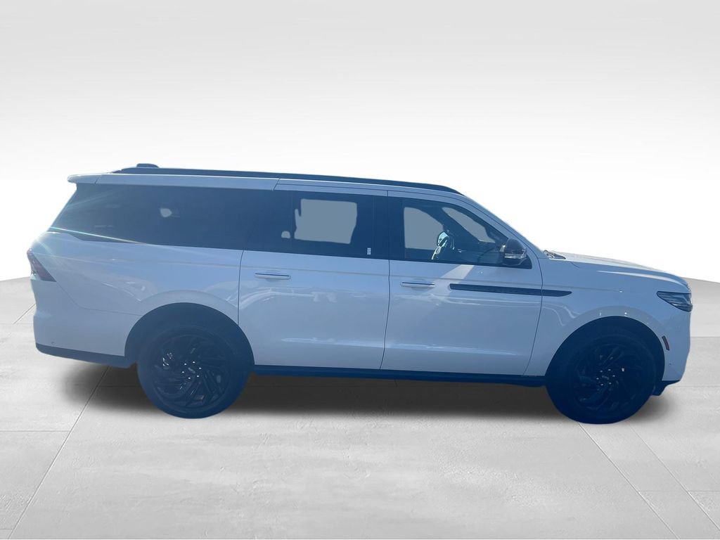 Used 2025 Lincoln Navigator L Reserve w/ Jet Appearance Package AWD/4WD image 6
