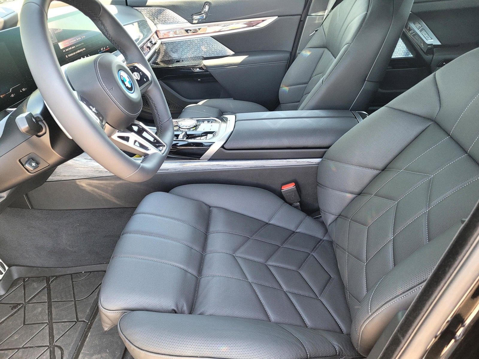 Used 2025 BMW i7 eDrive50 w/ M Sport Package RWD image 16