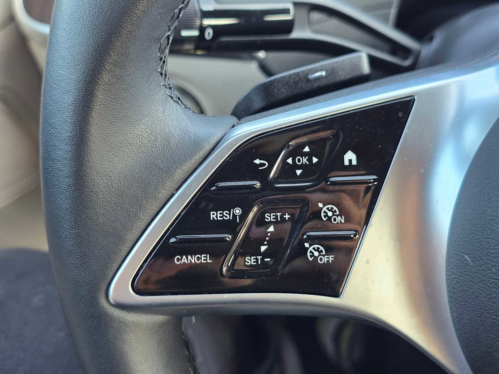 Used 2025 Mercedes-Benz C 300 Sedan image 32