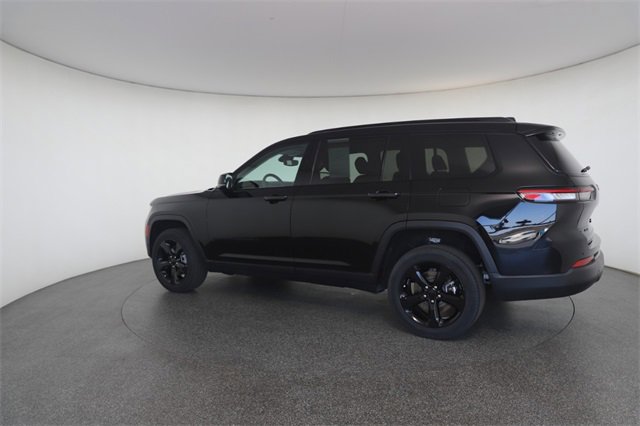 Used 2023 Jeep Grand Cherokee L Limited w/ Black Appearance Package image 10