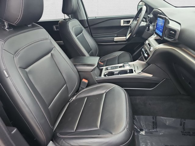 Used 2022 Ford Explorer XLT w/ Equipment Group 202A image 10