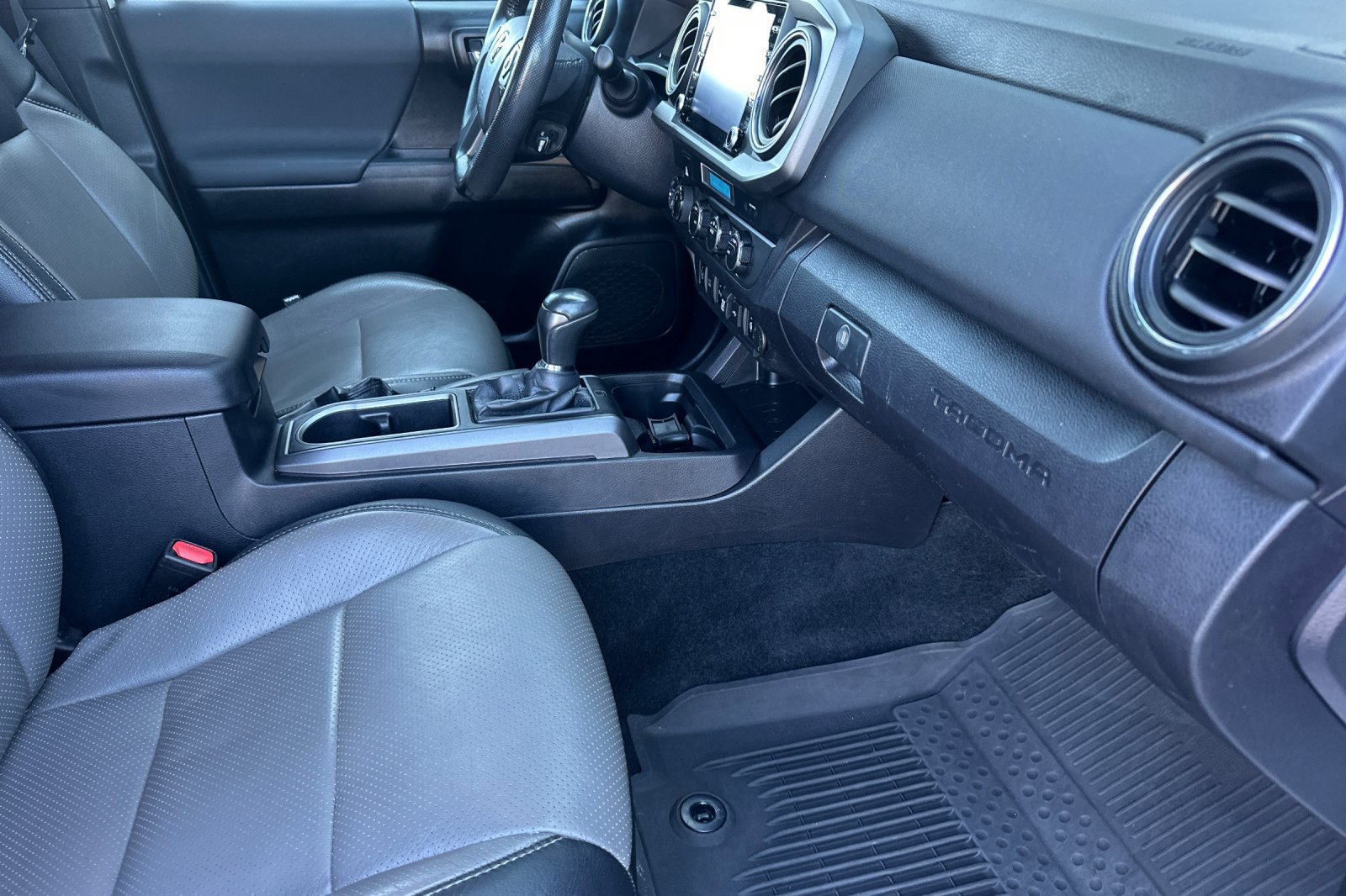 Used 2021 Toyota Tacoma TRD Off-Road w/ Technology Package AWD/4WD image 18