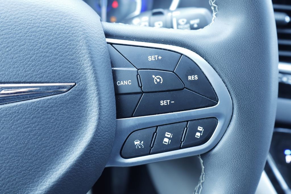 Certified 2023 Chrysler Pacifica Touring-L FWD image 28