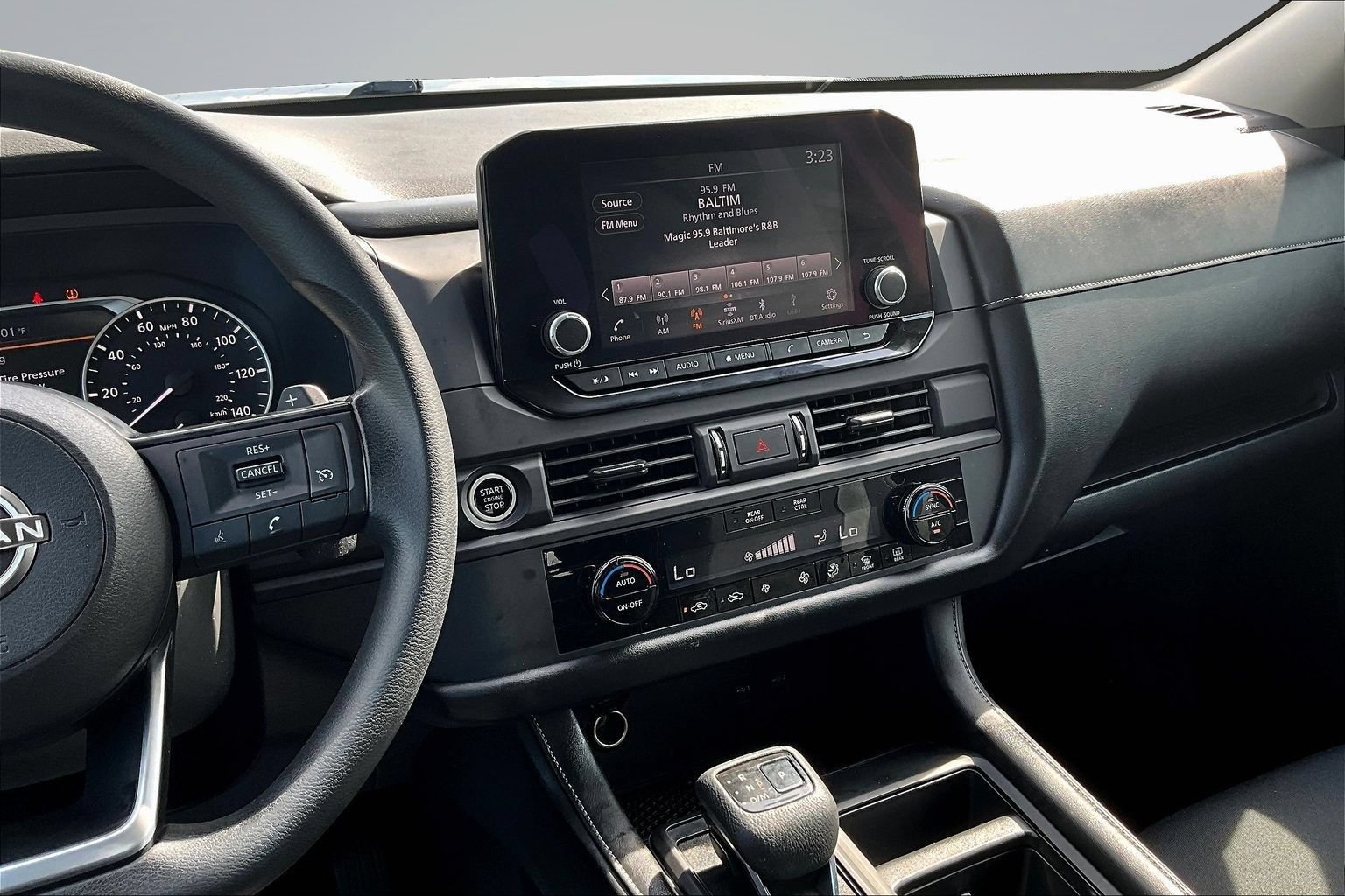 Used 2023 Nissan Pathfinder S FWD image 8