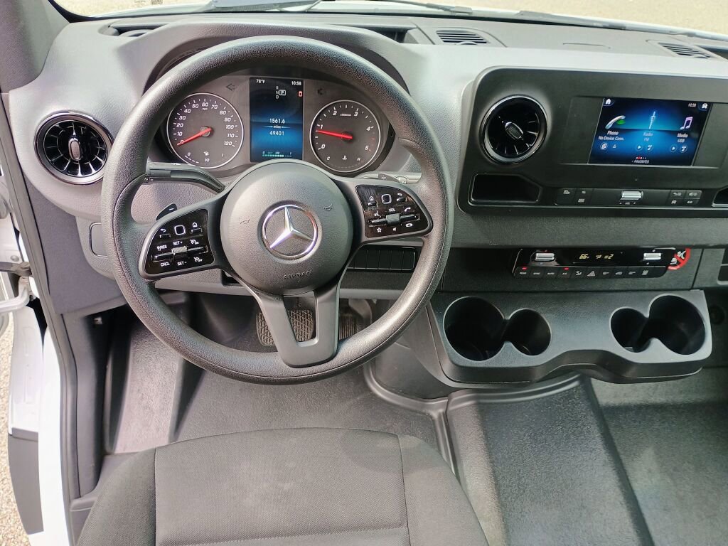 Used 2024 Mercedes-Benz Sprinter 2500 image 2