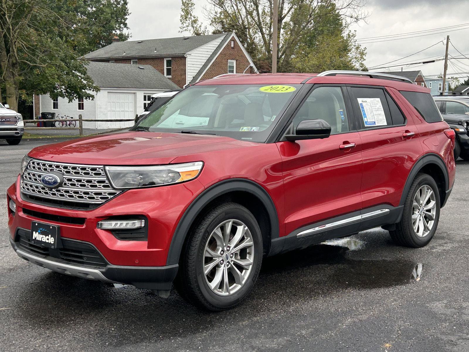 Used 2023 Ford Explorer Limited image 3