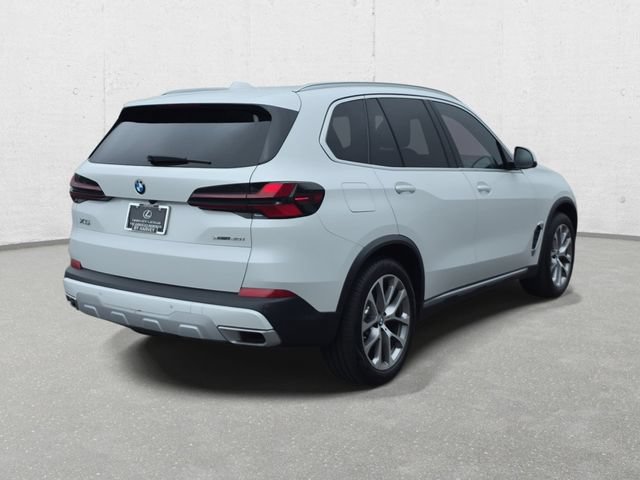 Used 2025 BMW X5 xDrive40i w/ Parking Assistance Package AWD/4WD image 5