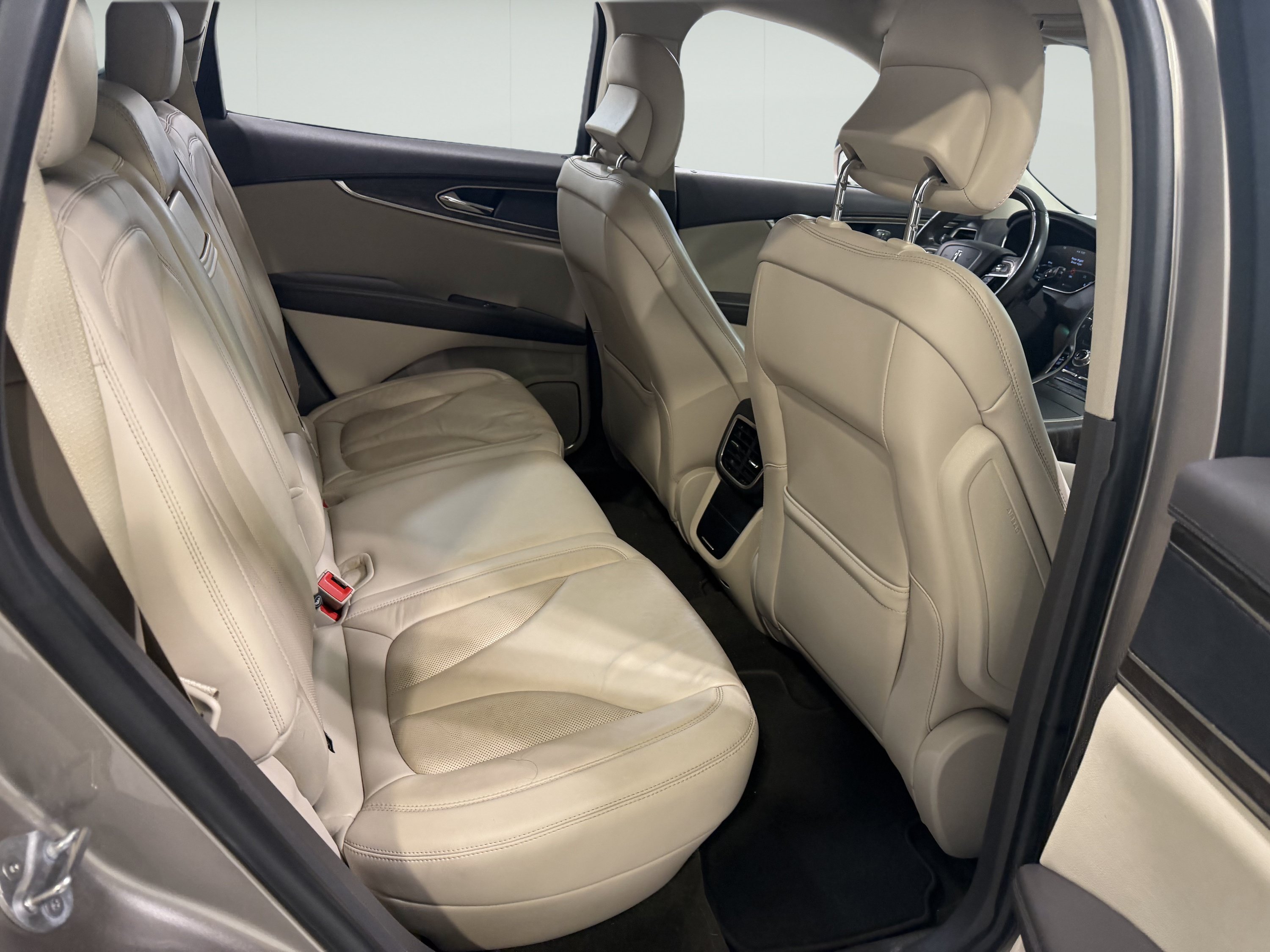 Used 2019 Lincoln Nautilus Select FWD image 11