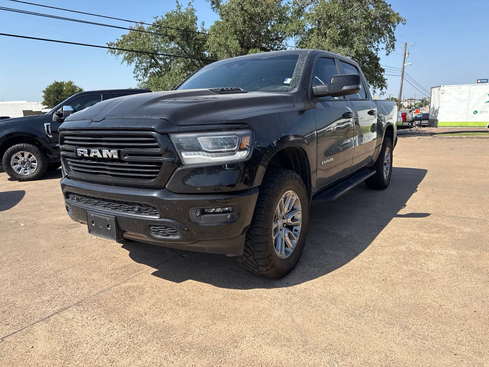 Used 2024 RAM 1500 Laramie AWD/4WD image 3