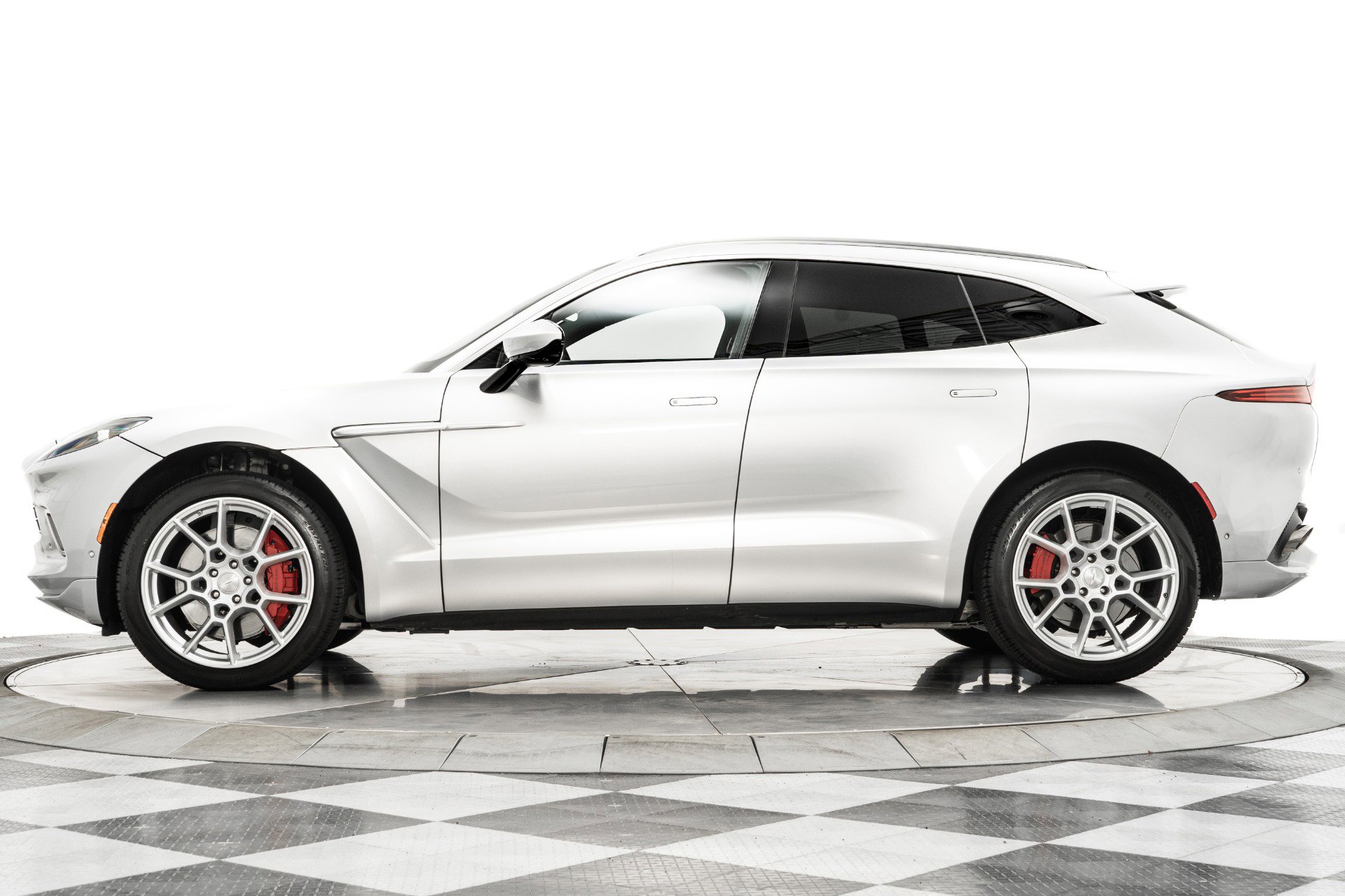 Used 2022 Aston Martin DBX image 6