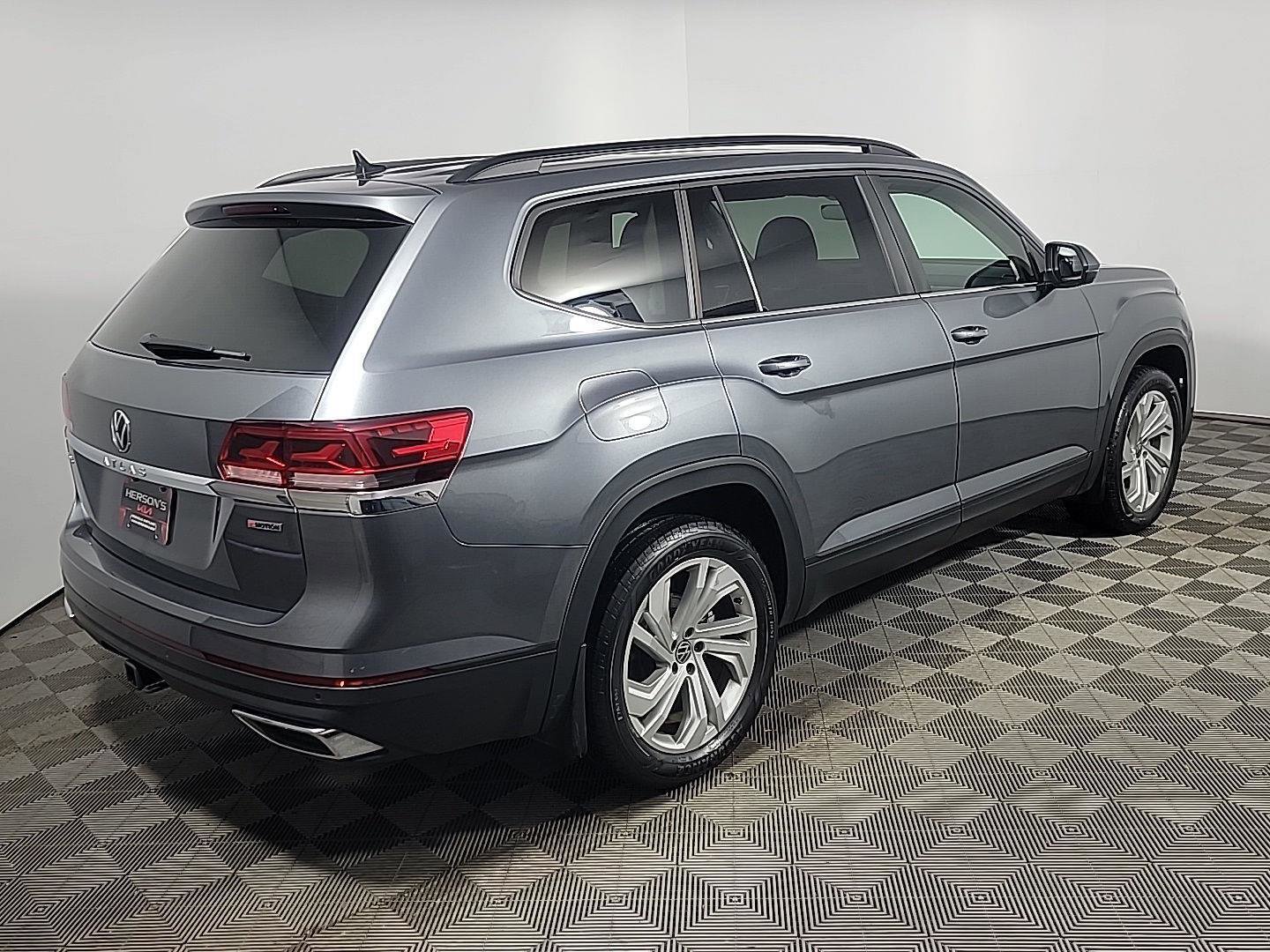 Used 2022 Volkswagen Atlas SE w/ Panoramic Sunroof Package image 4