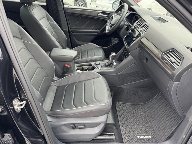 Certified 2023 Volkswagen Tiguan SEL R-Line image 30