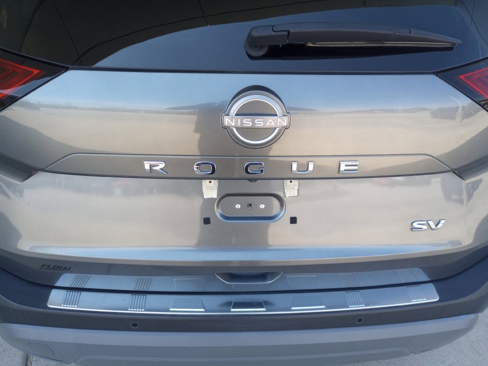 Used 2023 Nissan Rogue SV image 18
