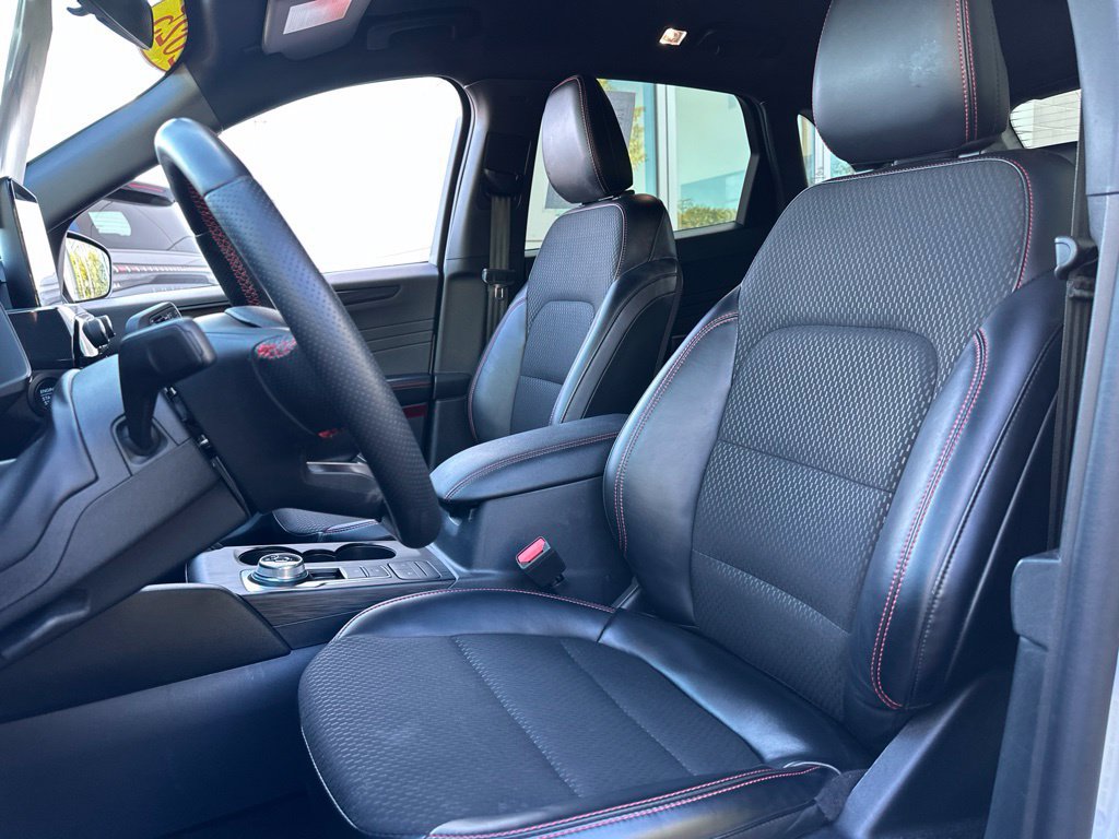 Used 2025 Ford Escape ST-Line Select AWD/4WD image 39