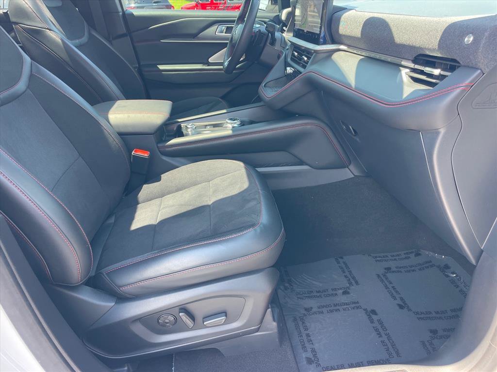 Used 2025 Ford Explorer ST AWD/4WD image 34