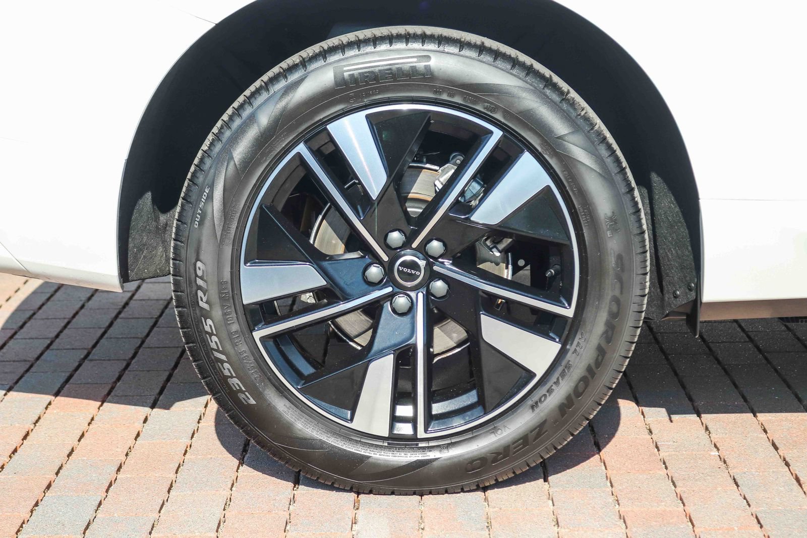 Certified 2026 Volvo XC60 B5 Core AWD/4WD image 9