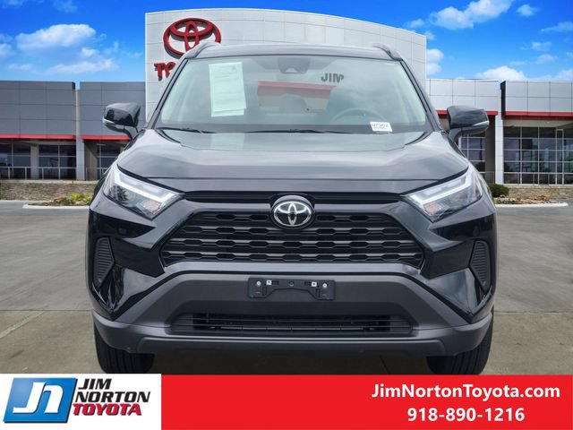 Used 2025 Toyota RAV4 XLE FWD image 2